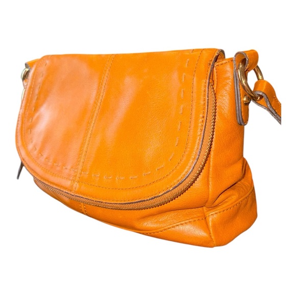B Makowsky Tan Orange Leather Zip Flap Saddlebag Crossbody Silver hardware B11 - Picture 2 of 11